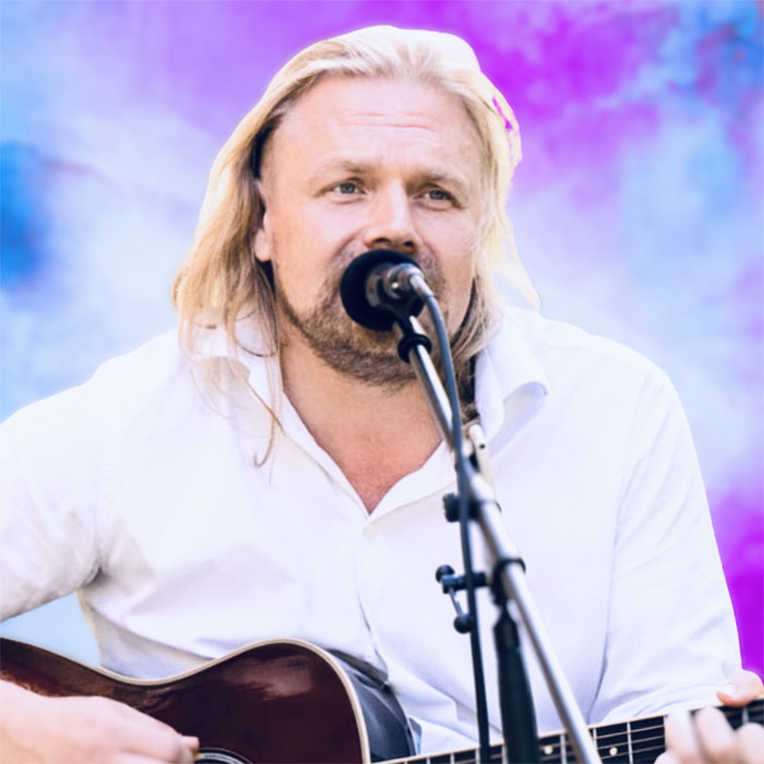 Laulaja Harri Mäkinen. Esiintyjä Harri Mäkinen.